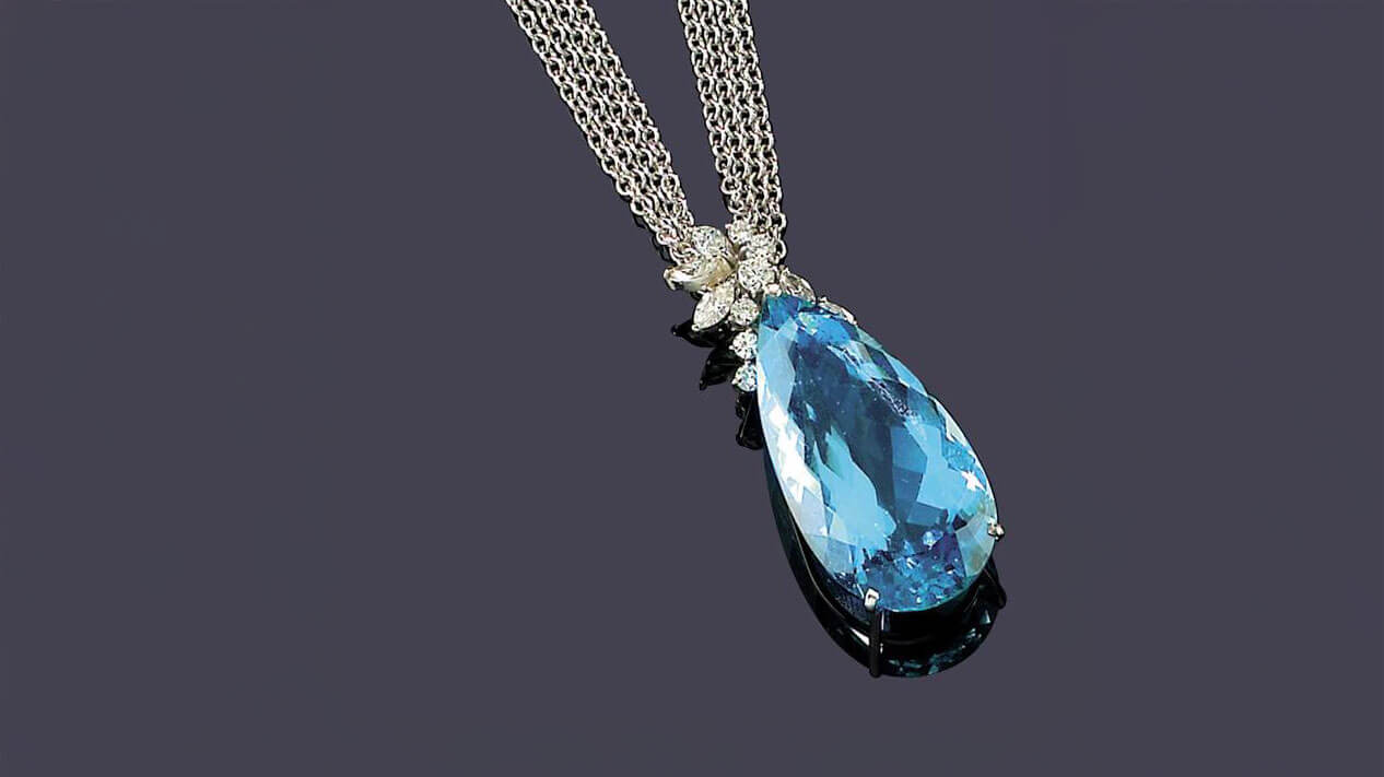 Aquamarin im Tropfenschliff mit Diamanten an Weißgold