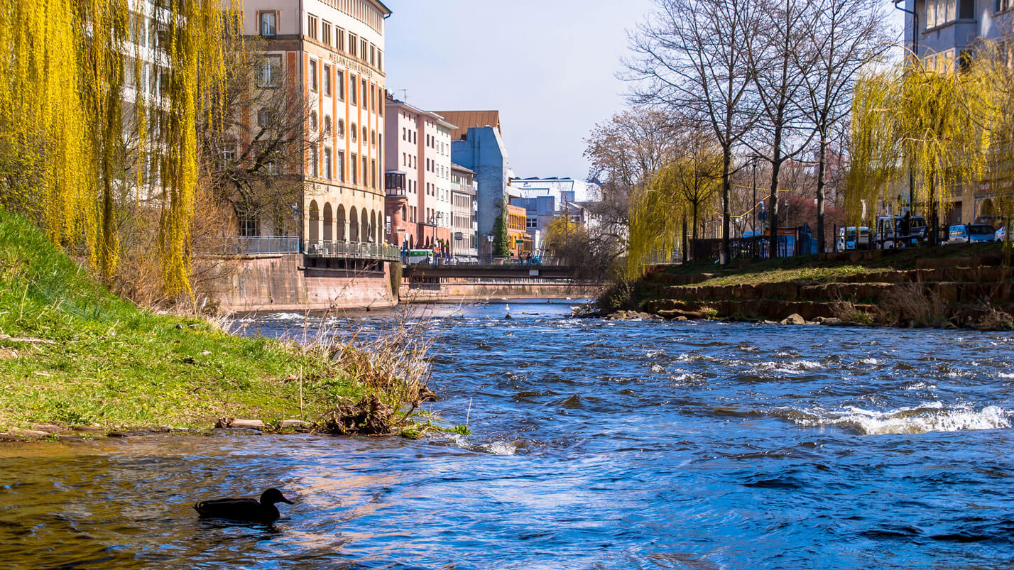 Innenstadt von Pforzheim mit Fluss