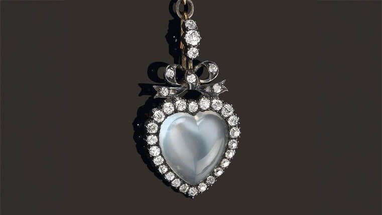 Collier mit Mondstein im Herzschliff und Diamanten