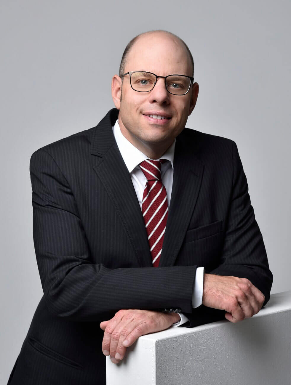 Portrait von Dorian Eckmann, Leiter des Juwelenlabors