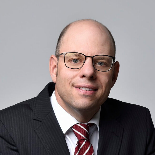 Dorian Eckmann, Leiter im Dorotheum Juwelenlabor