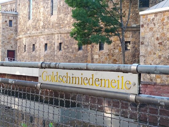 Foto vom Schriftzug Goldschmiedmeile in Pforzheim
