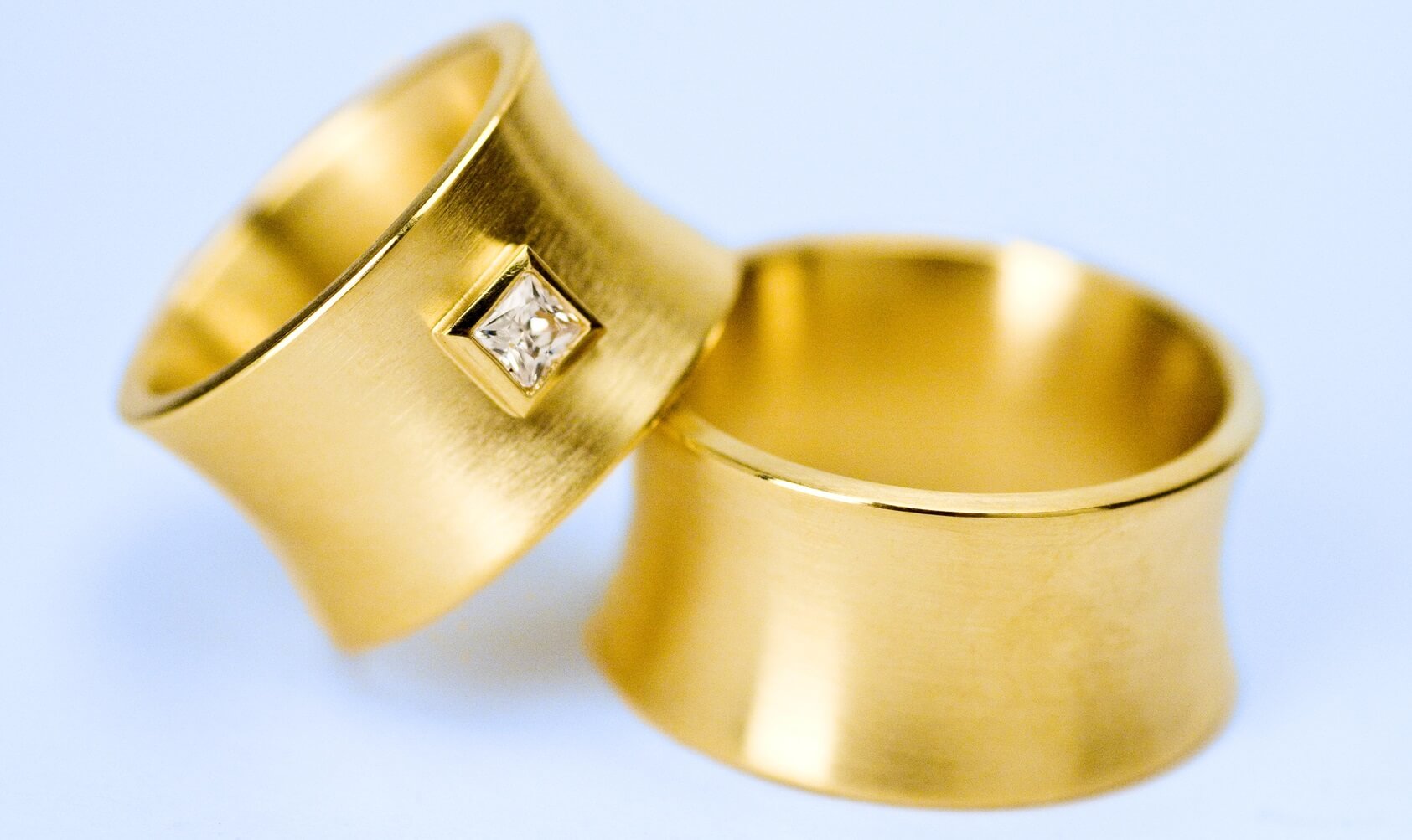 mattierte und glänzende Oberflächenstruktur