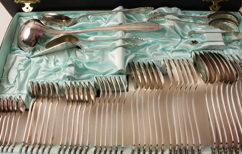 12 Personen konnten mit dem Silber tafeln