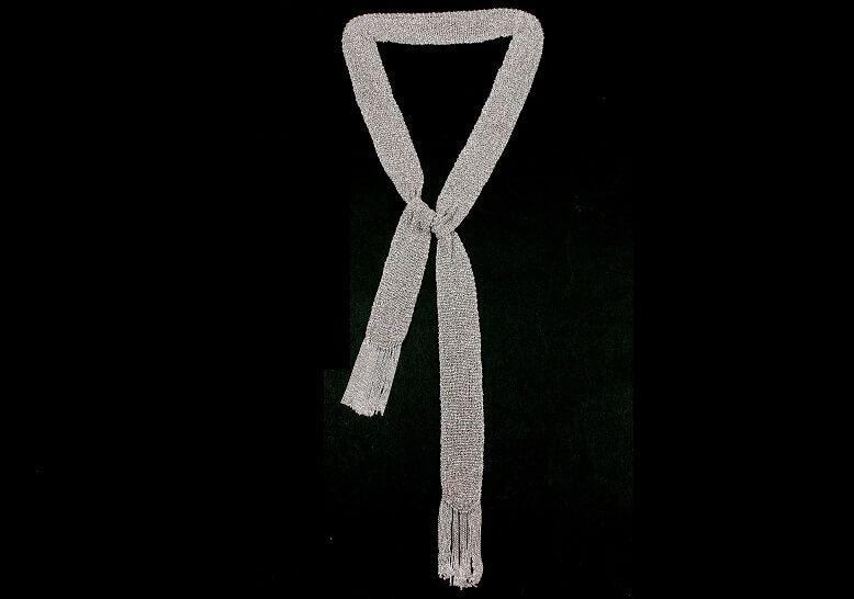 Accessoire-Highlight im Dorotheum Graz: Schal aus Gold